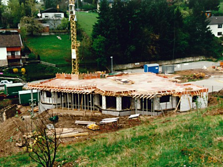 gebr-kutsch-einfamilienhaus-landhaus-hanglage
