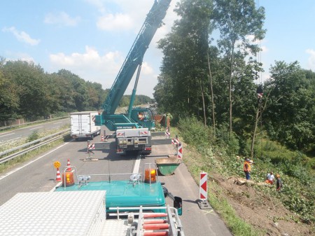 Bergung LKW und Bagger, Abtragen verseuchtes Erdreich