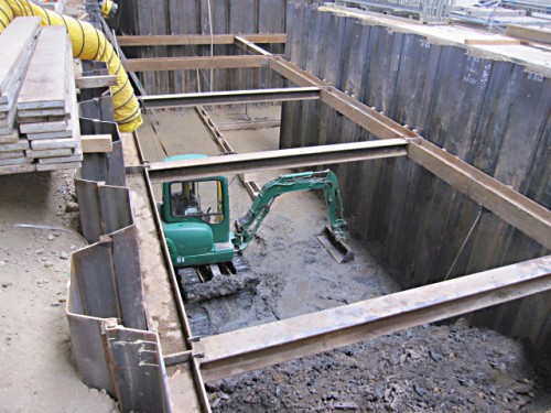 Bau einer Fertigungshalle