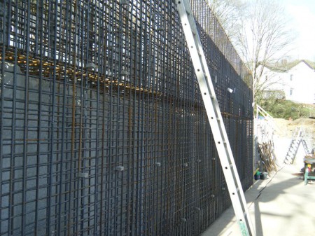 gebr-kutsch-ingenieurbau-stuetzwand-strukturschalung-2