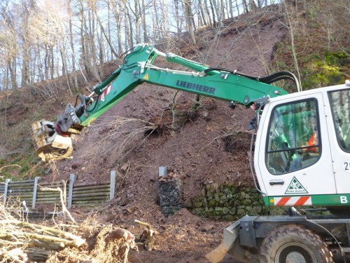 Notfall-Einsatz - Sicherung nach Erdrutsch