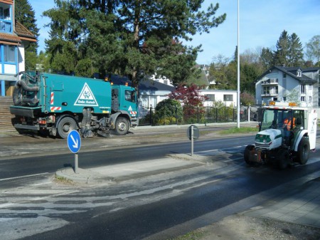 Notfall-Dienst: Ölspurbeseitigung