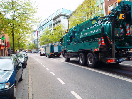 Notfall-Dienst: Ölspurbeseitigung