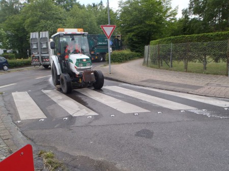 Notfall-Dienst: Ölspurbeseitigung