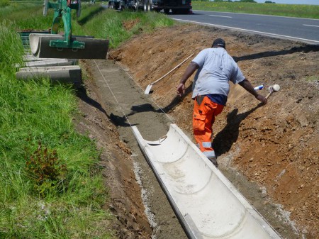 Notfall-Einsatz: Ölverseuchte Rinne